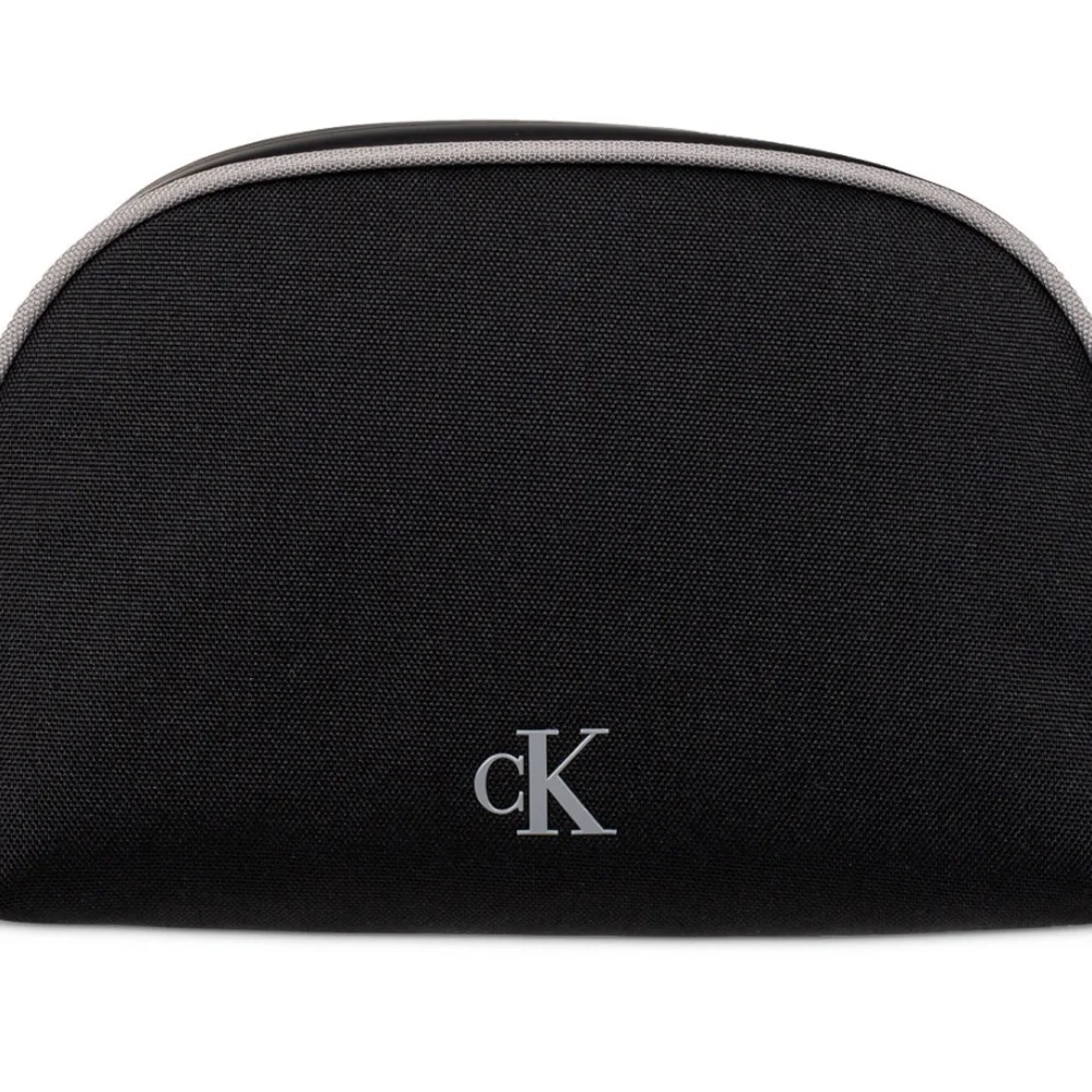 NWT🔥 Calvin Klein Black Compact Shave Kit!Store your shaving essentials. - Picture 1 of 2